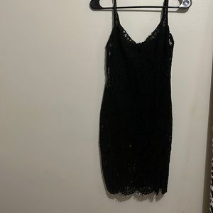 Black mono strap grown